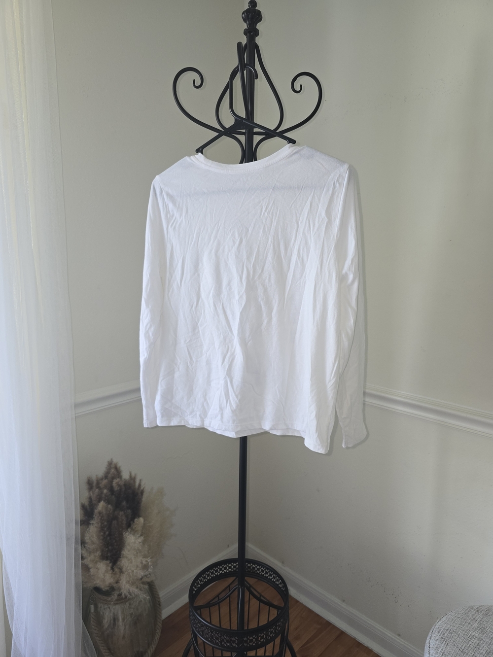 Old Navy White Long-Sleeve Graphic Tee with Lavender Print - Picture 5 of 7